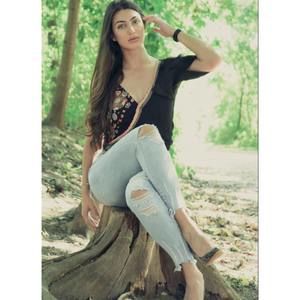 Meet your Posher, Roula